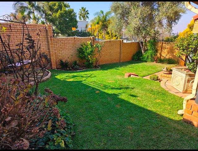 3 BEDROOM TOWNHOUSE FOR SALE IN MORELETAPARK